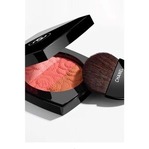 Limited edition) Chanel future powder blush trio